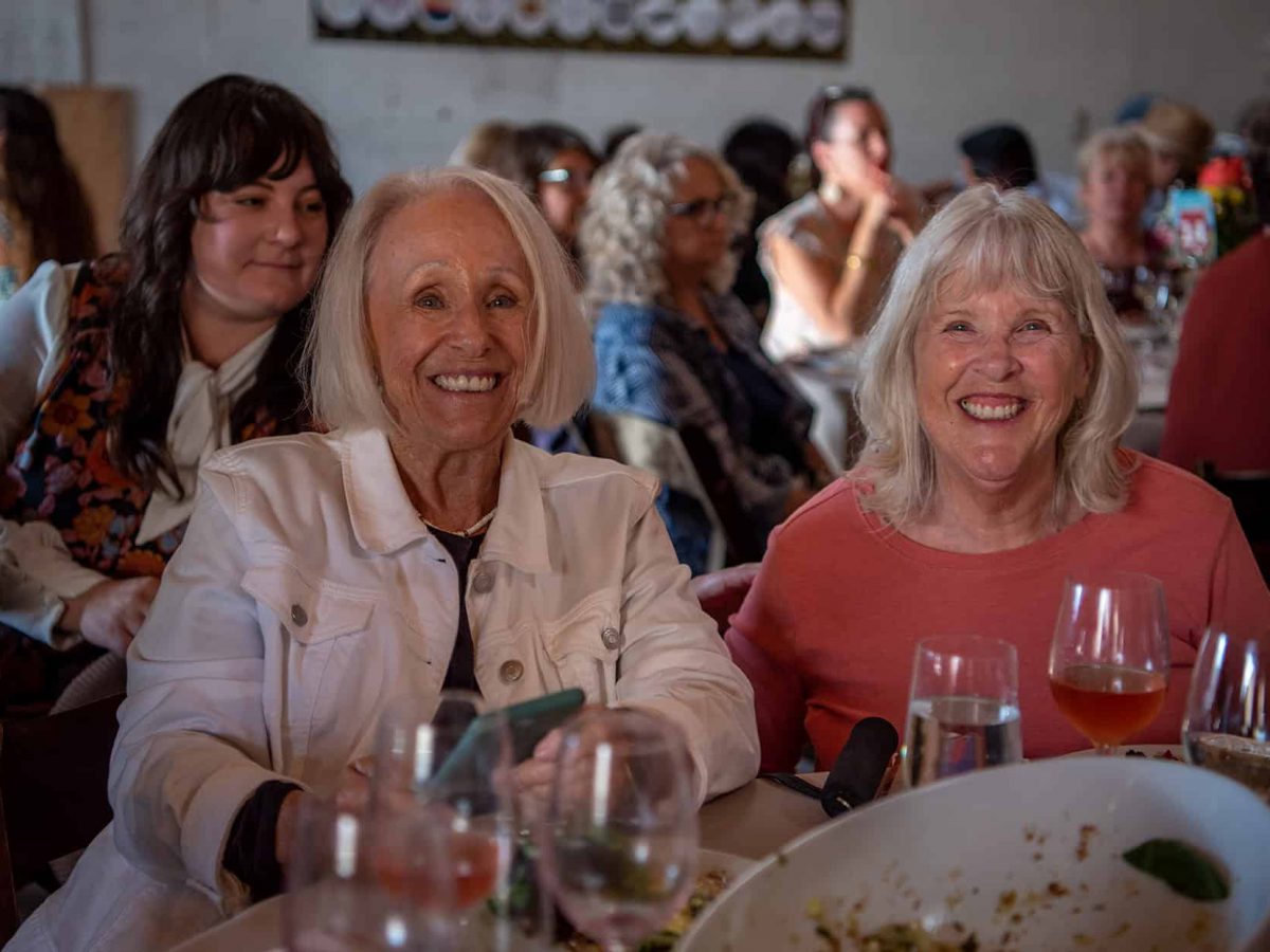 _D755799 Keeley, Kathy & Jill Holdaway